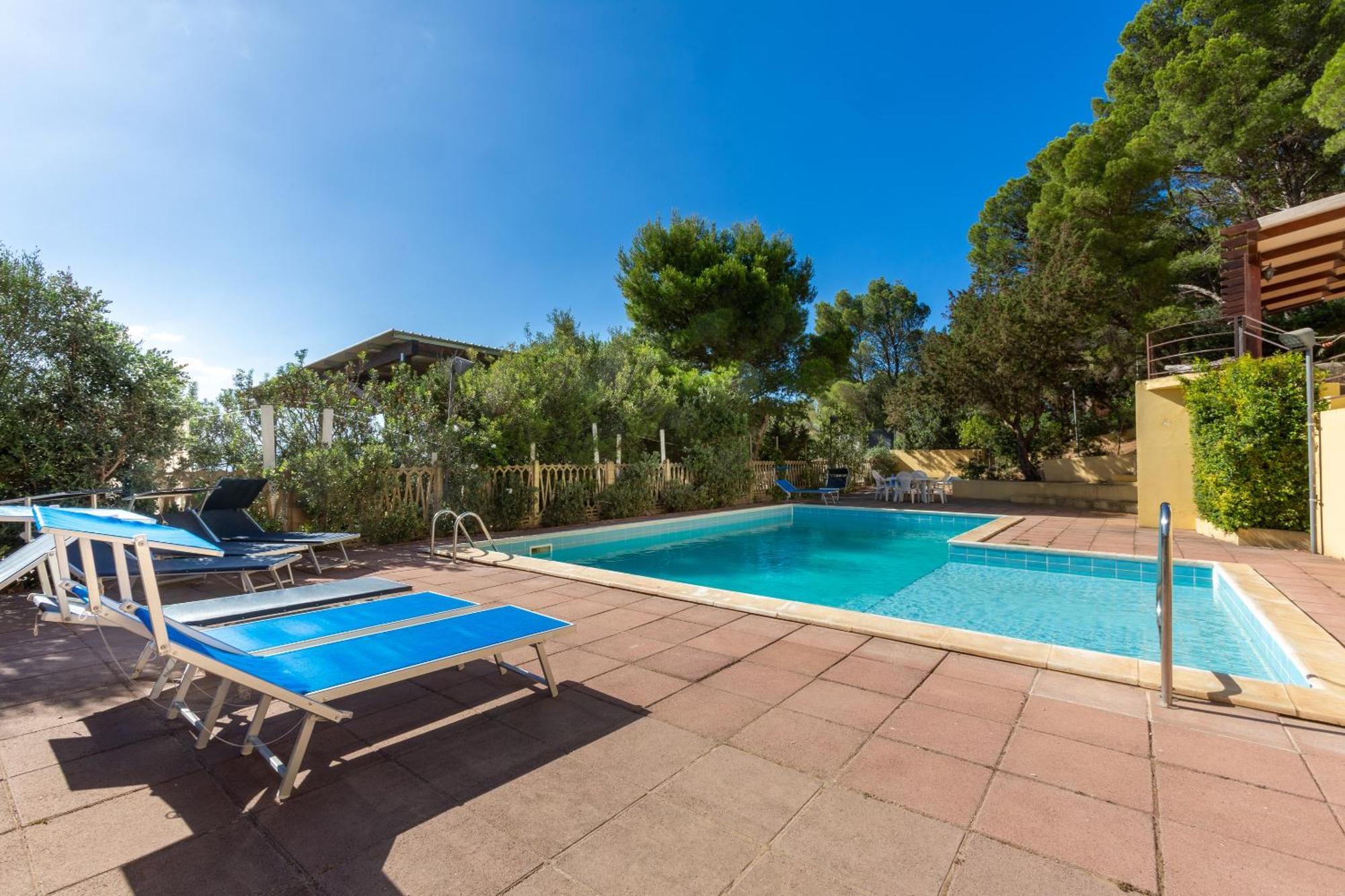 Aetos Home With Shared Swimming Pool - Porto Pino Hill Exterior foto